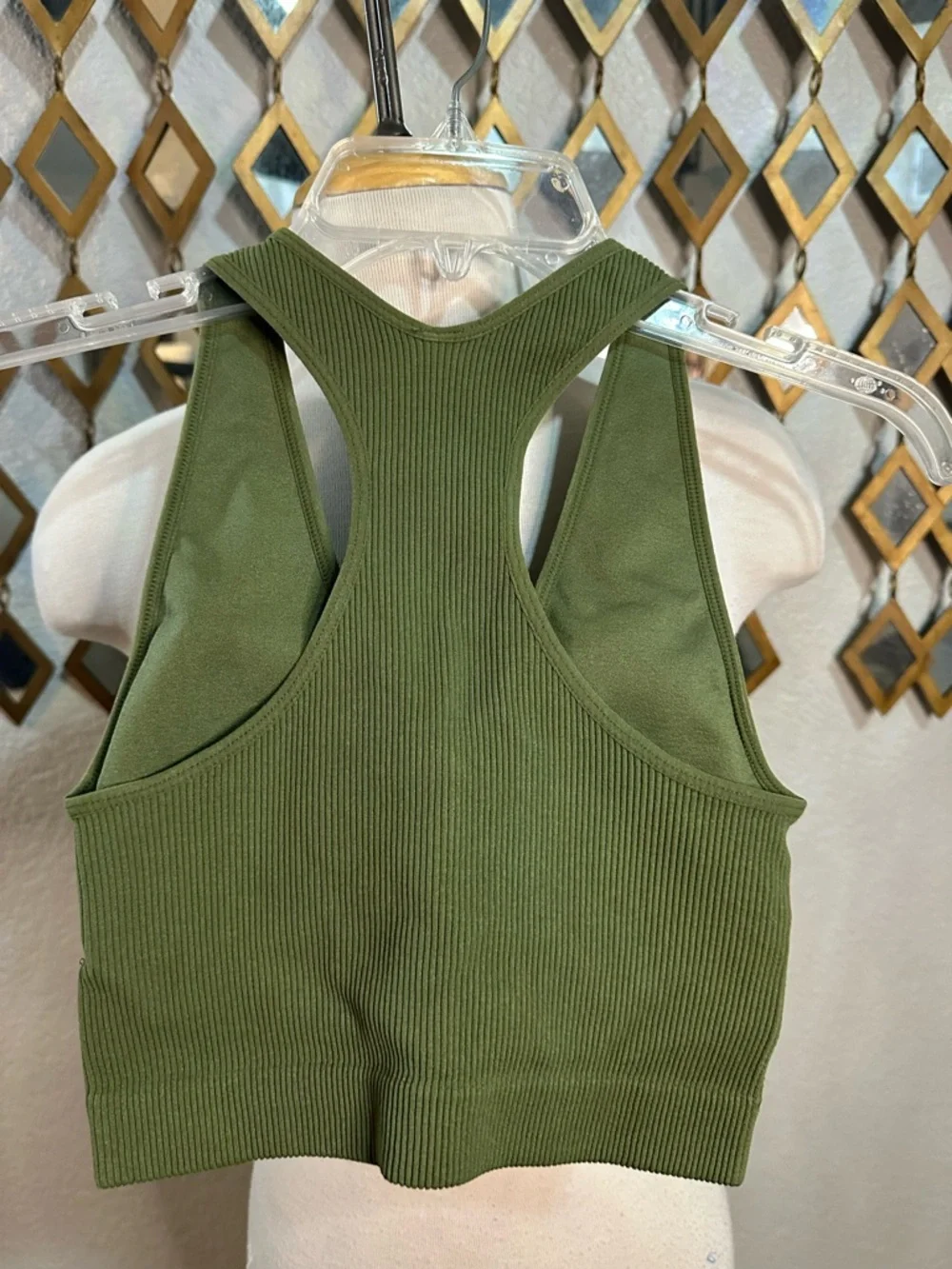 NWT Zenana Ribbed V-Neck Seamless Crop Tank
